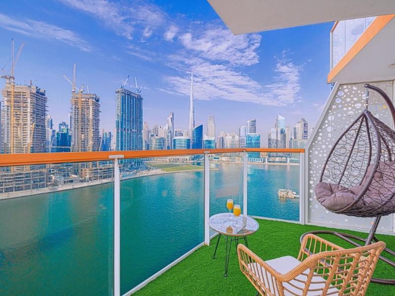 Panoramic! Burj Khalifa And Canal View! *