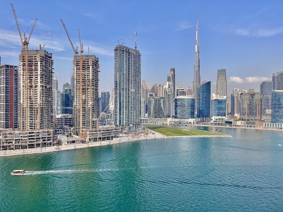 Panoramic! Burj Khalifa And Canal View!